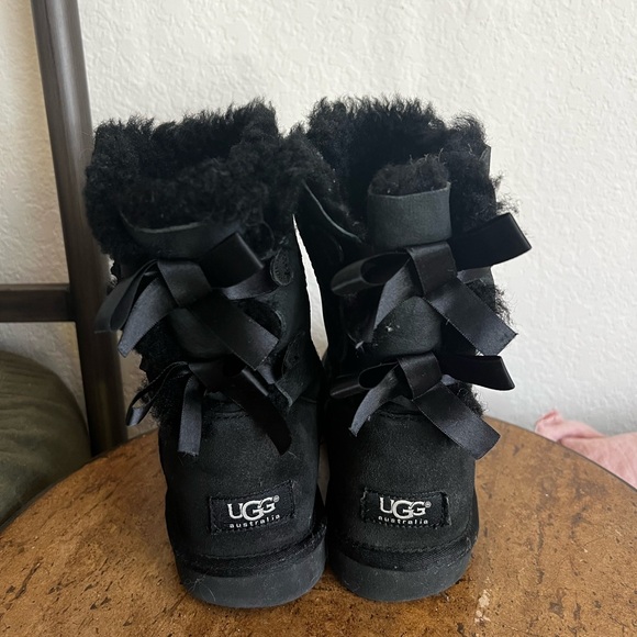Ugg Bailey Bow black short boots size women’s 7 - Picture 4 of 7